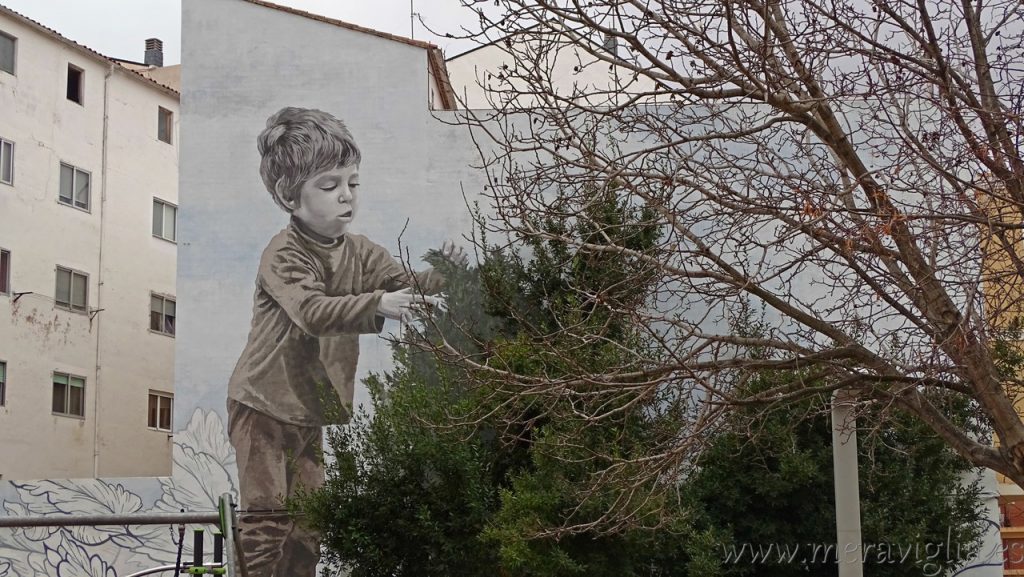 Graffiti niño en Requena