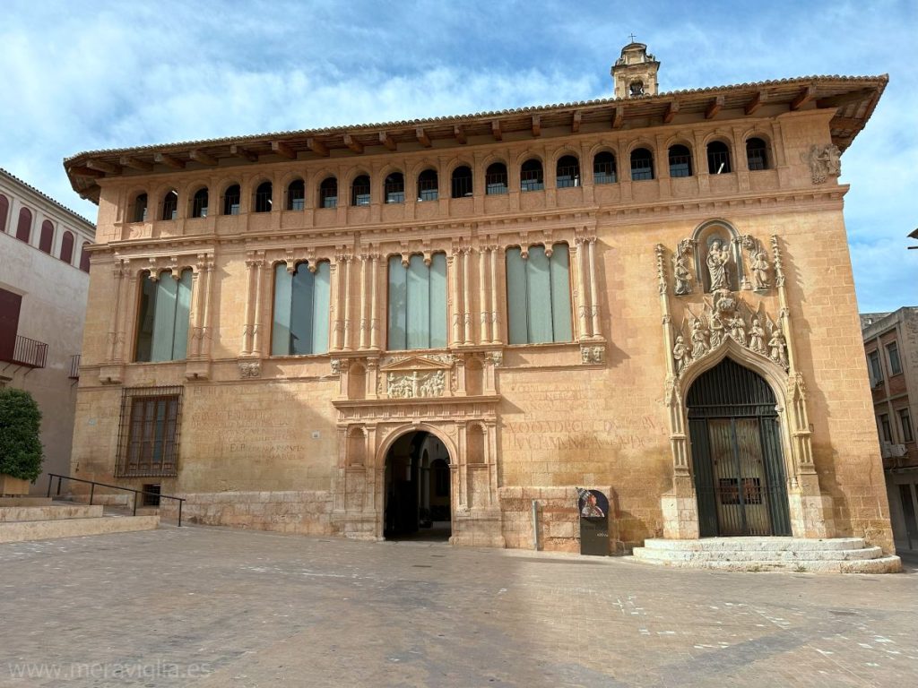 Fachada principal del Antiguo Hospital Real de Xàtiva.